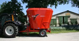 EUROMIX I з одним вертикальним шнеком в роботі