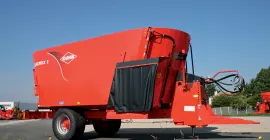 EUROMIX I з двома вертикальними шнеками в роботі