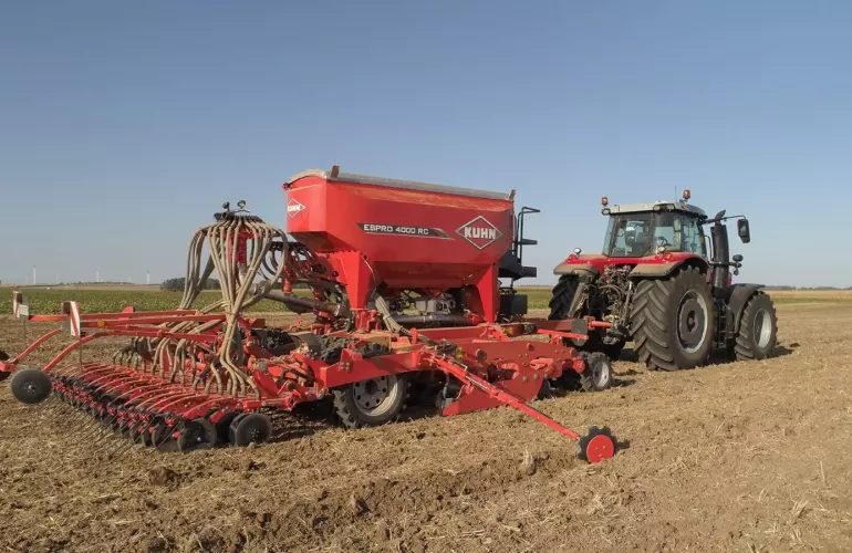 A min-till air seed drill ESPRO in action