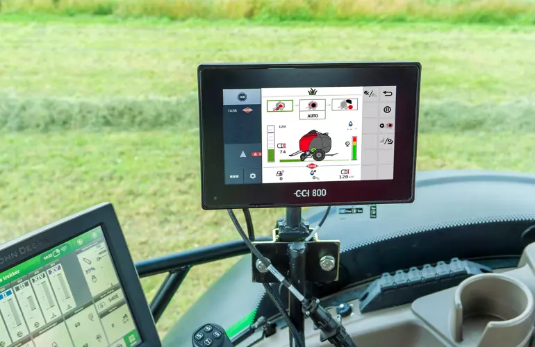 Baling process directly visible in the new working screen of CCI 800