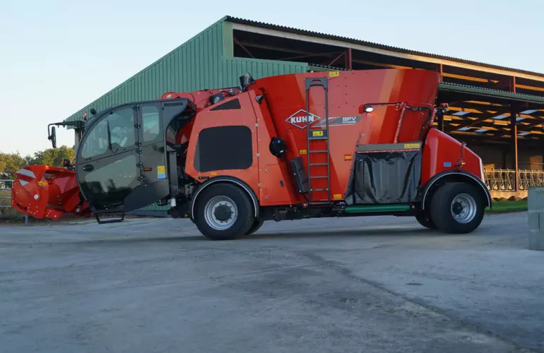 samokhidnyy-kormozmishuvach