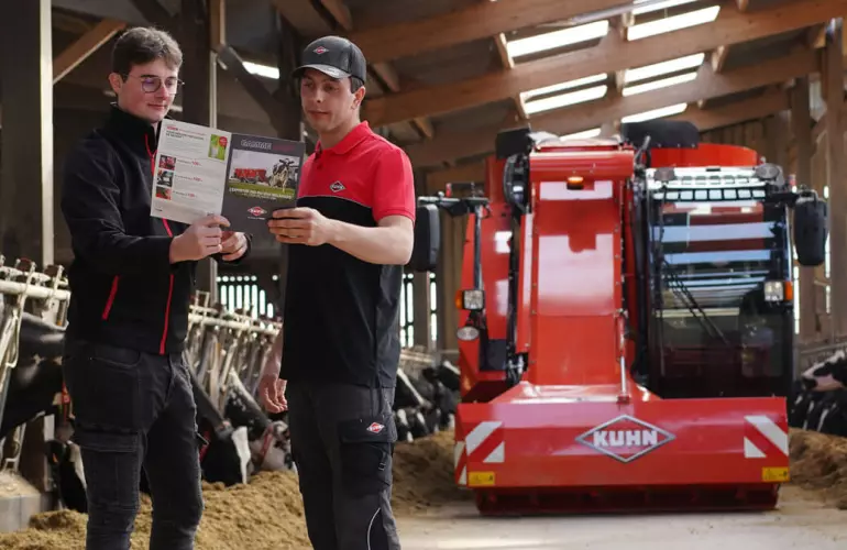 samokhidnyy-kormozmishuvach-na-fermi