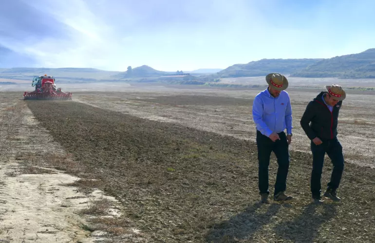 машина для прямого висіву, що працює в польових умовах