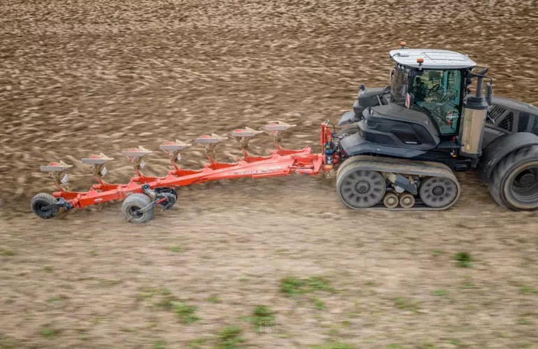 Плуг MULTI-MASTER 183 працює ON LAND