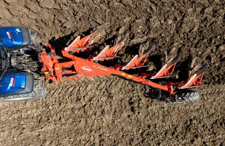 Плуг MASTER M вид з висоти пташиного польоту