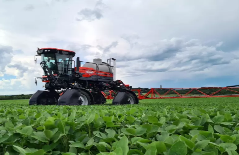 Детальніше про самохідний обприскувач BOXER H