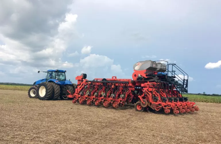 Foto lateral traseira da GRAN PRIME em posição de transporte