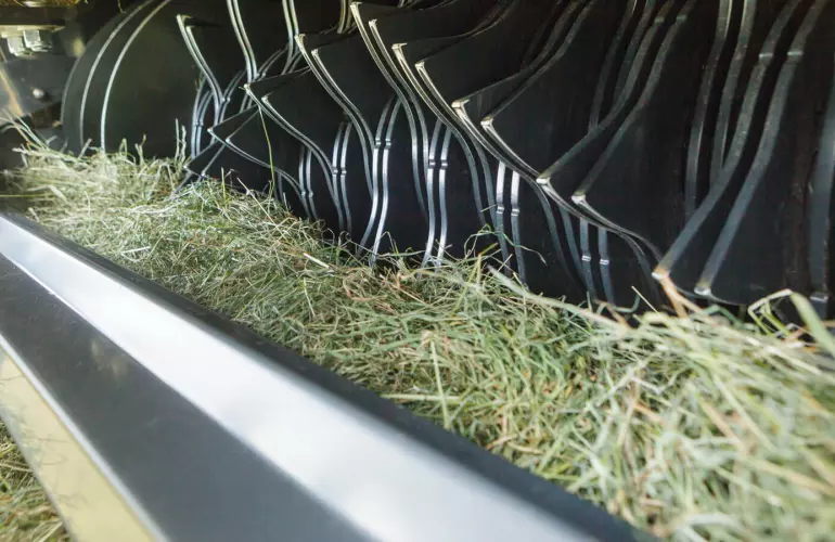 Ролик POWER FEED від KUHN – це ведений ролик для рослинної маси, що забезпечує рівномірність потоку маси