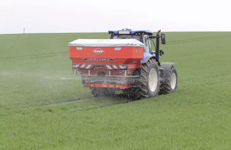 AXIS ISOBUS в роботі