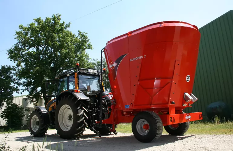 EUROMIX I з одним вертикальним шнеком в роботі