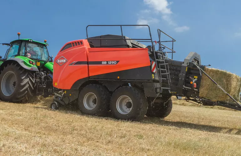 Прес-підбирач SB 1290 в роботі