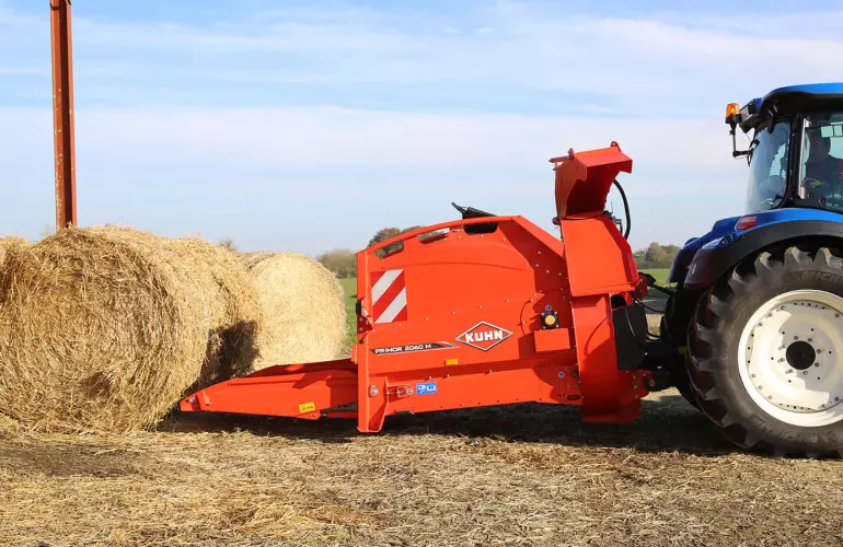 KUHN PRIMOR 2060 M у транспортному режимі