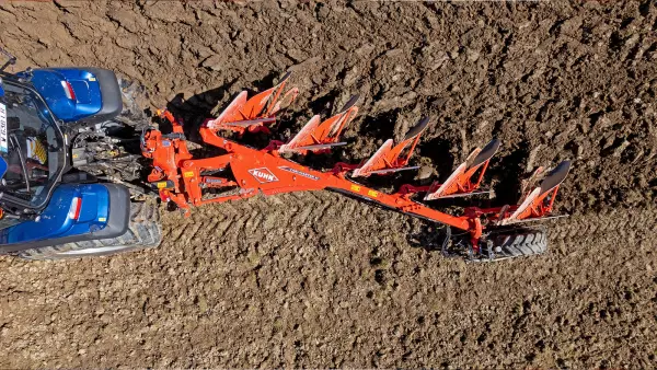 The VARI-MASTER M working in the field