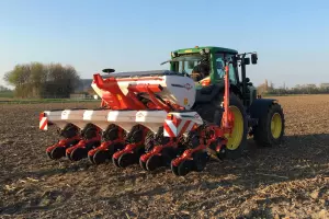 Сівалка точного висіву KOSMA на полі