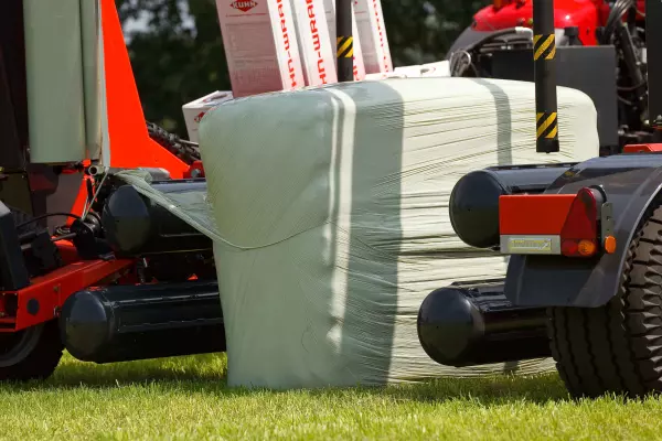 Якщо потрібно, ви можете вивантажити тюк на короткий бік для зручного транспортування