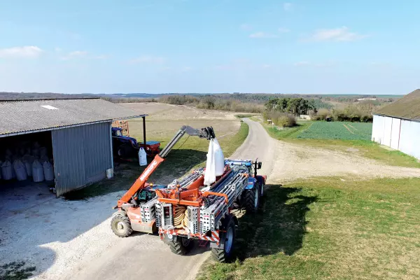 Розкидач добрив AERO GT – Швидке і легке заповнення