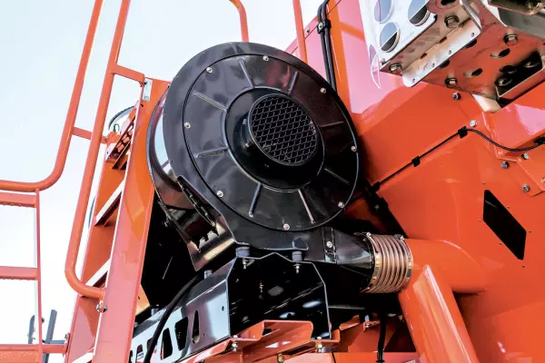 Розкидач AERO GT має два нагнітачі великої потужності для забезпечення рівномірного розкидання.