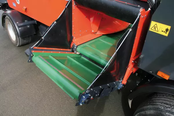 Похилі конвеєри на машинах лінійки KUHN EUROMIX I безшумні та невибагливі в обслуговуванні