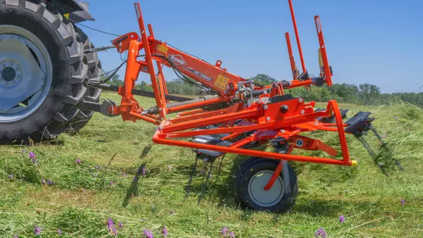 Роторні редуктори передач на сіноворушилках GF 10803 і GF 8703 створені для довговічності.