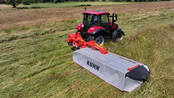 Захист FLEXPROTECT на GMD 3515 і GMD 4015 деформується при наїзді на перешкоду.