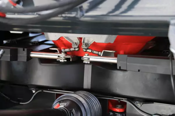 Розкидач добрив MDS .2 C з керуванням випускним заслінками за допомогою двох електричних циліндрів