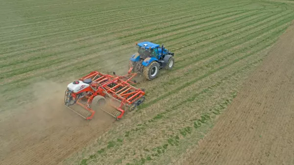 Посів покривних культур одночасно з обробітком ґрунту економить один прохід.