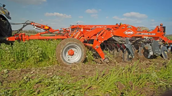 Подрібнювальний каток є ідеальним обладнанням для знищення рослинного покриву.