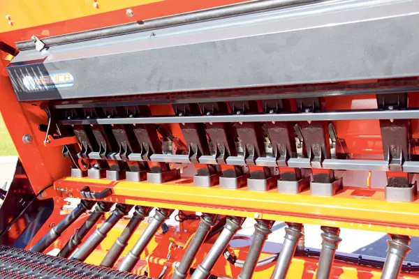 Розміщення добрива максимально близько до насіння за допомогою сівалки PREMIA 9000 TRC