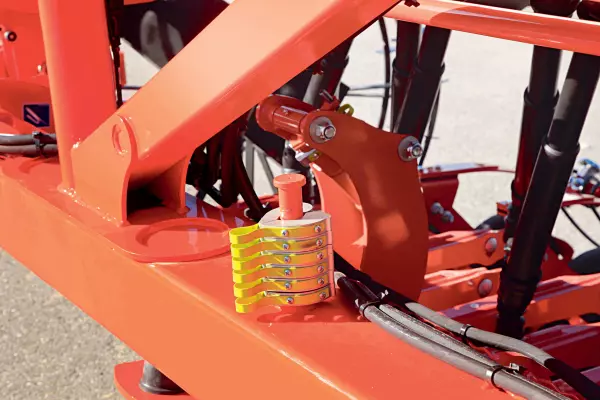 Просте регулювання глибини висіву та тиску сошника сівалки PREMIA 9000 TRC