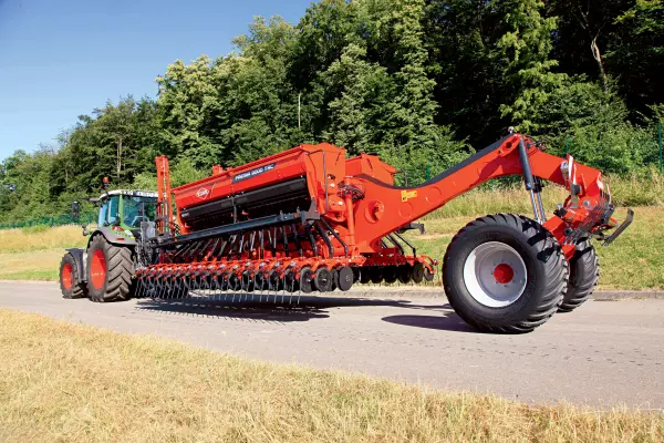 PREMIA 9000 TRC під час транспортування по дорозі