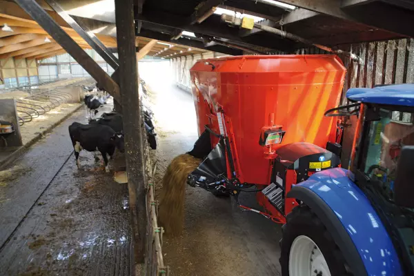 Похилі конвеєри на машинах лінійки KUHN PROFILE безшумні та невибагливі в обслуговуванні