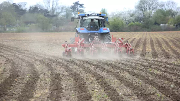 Прохід STRIGER 100 навесні дає змогу підготувати посівну борозну