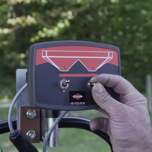 Блок керування E-Click відкриває та закриває заслінки за допомогою електричних циліндрів безпосередньо з кабіни на моделях MDS версії C.