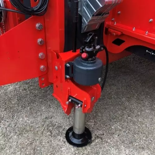 Гідравлічна стійка з ручним насосом дає змогу без зусиль від'єднати машину.