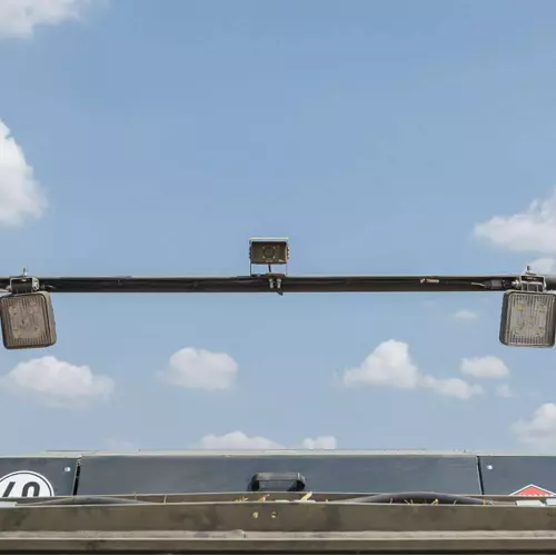 Опційні гнучкі робочі вогні забезпечують добрий огляд уночі.