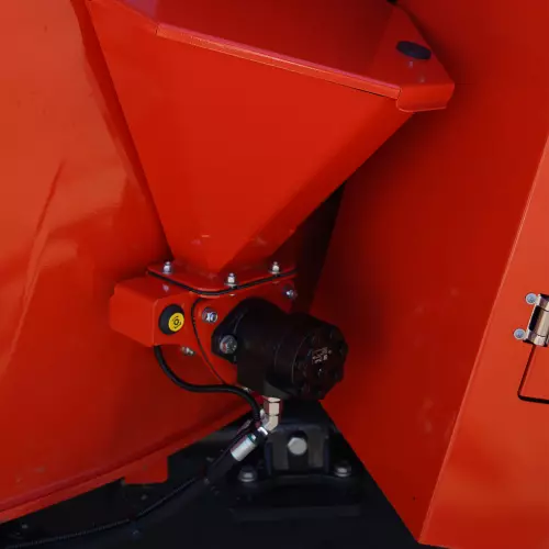 Воронка для мінеральних добавок оснащена завантажувальним шнеком