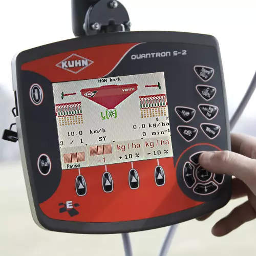 Блок керування QUANTRON S-2 забезпечує електронне регулювання норми висіву