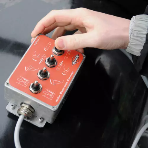 Змішувачі KUHN: винятково зручне керування машиною