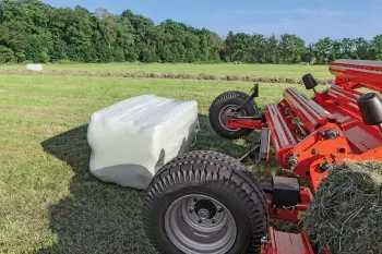 Унікальна низькопрофільна конструкція шасі ідеально забезпечує максимальну стійкість завантажування, обмотування й вивантажування.