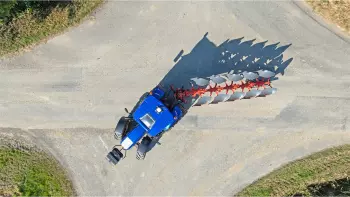 El cabezal GODRIVE es una innovación disponible en el arado MASTER M, que ofrece un ángulo de giro de 40°.