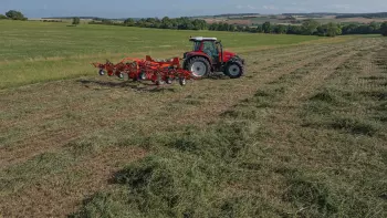 Система HLC на GF 7803 T полегшує маневри розвороту на поворотній смузі