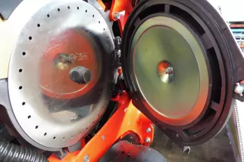 Виняткова точність висіву сівалок MAXIMA 3 та KOSMA – це результат оптимального відбору насіння<br />