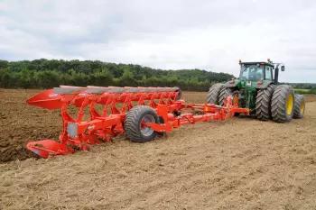 Плуг LEADER в роботі – зміщене положення