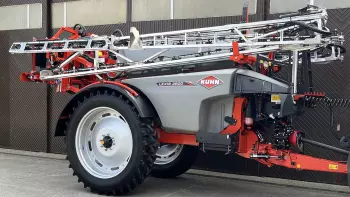 Промивальний бак розташований по центру машини