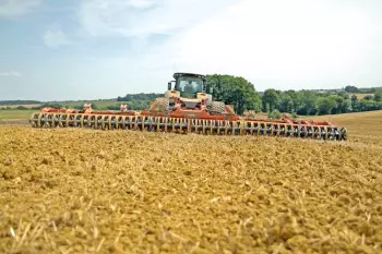 Інновація STEADY CONTROL забезпечує ідеально рівномірну глибину обробітку стерні.