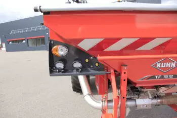 Кнопка калібрування легкодоступна – запуск послідовності тестування потоку можна здійснювати, не заходячи до кабіни.