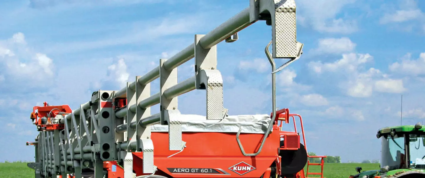 Розкидач добрив AERO GT 60.1 в роботі