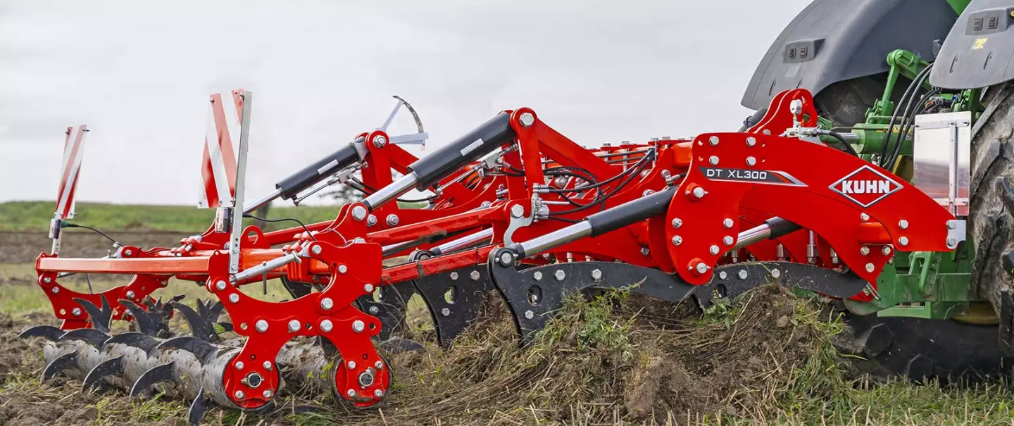 El descompactador trabajando en una parcela