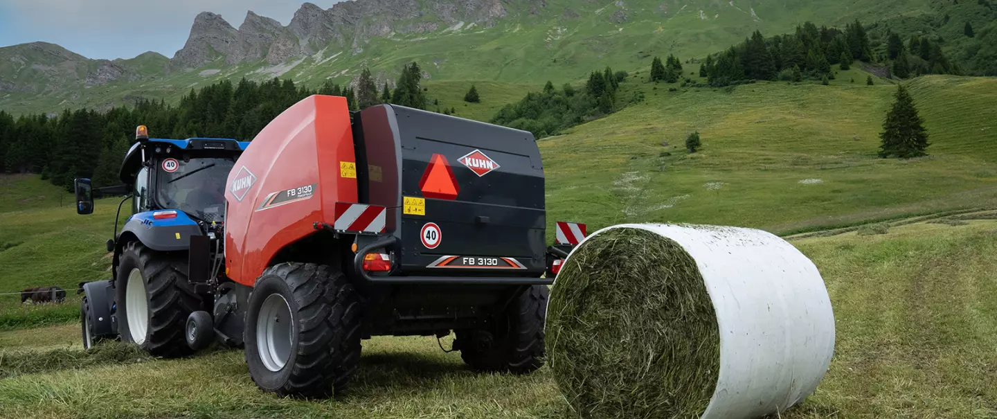 Рулонний прес-підбирач KUHN FB 3130 з фіксованою камерою із обв’язуванням плівкою для формування тюків у горах