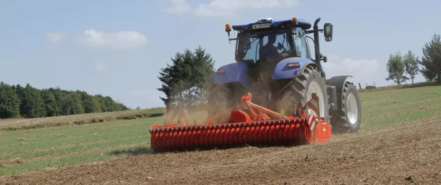 Активна борона HR 4020 в роботі